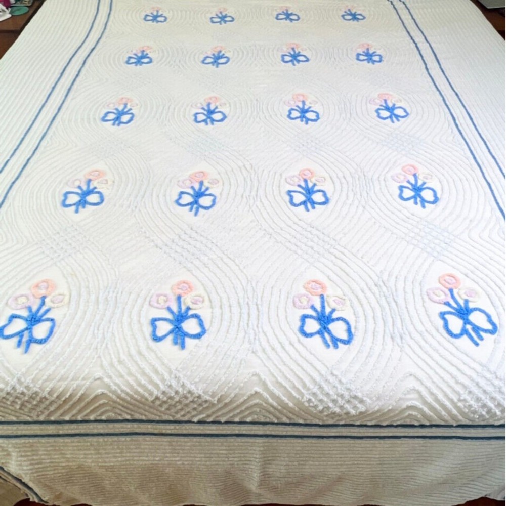 Vintage Chenille Bedspread Blanket Full Queen King Light Blue 88 x 100 Flowers